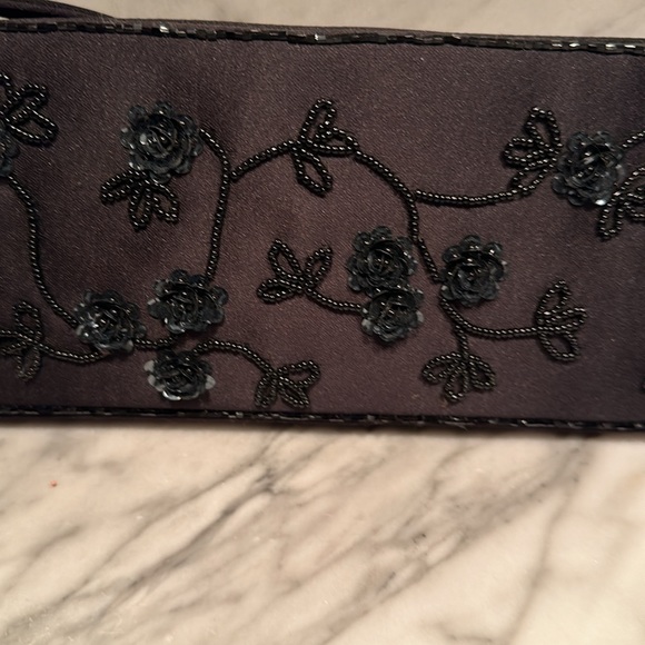 Beautifully beaded evening handbag. Perfect for your upcoming black tie events! - Picture 7 of 7